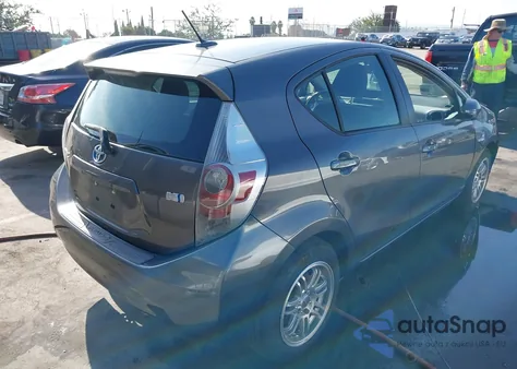 2012 Toyota Prius C Three из США, поврежденный, VIN JTDKDTB35C1004565